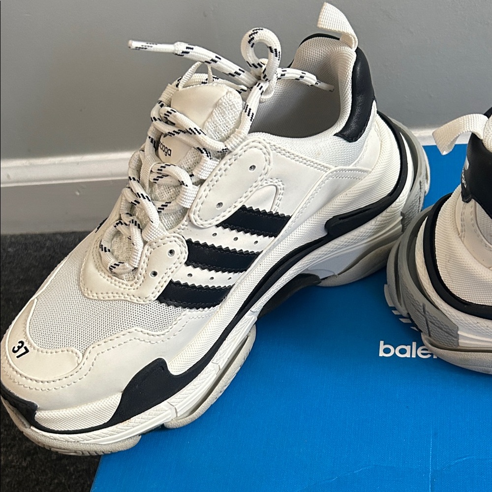Balenciaga Cream and Black Athletic Shoes - Picture 7 of 8